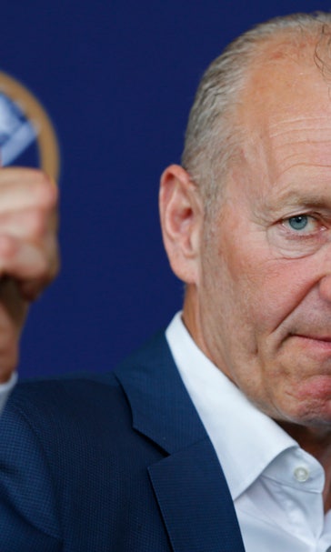 Skinner's contract overshadows new Sabres coach's arrival